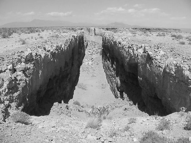 Michael Heizer, Double Negative, 1969Photo: © Serge Paul, 2003